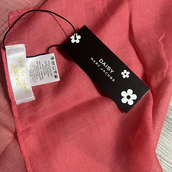 Marc Jacobs Daisy Two-Tone Pink Scarf - Picture 2 of 6